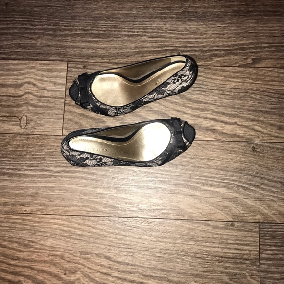 👠 Ann Taylor Monique Lace Peep Toe Pump 👠 - Picture 6 of 7